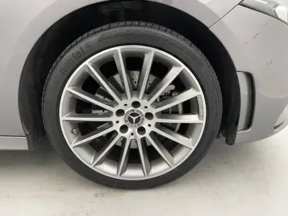 Photo 12 Mercedes Classe A  250 e 8G-DCT