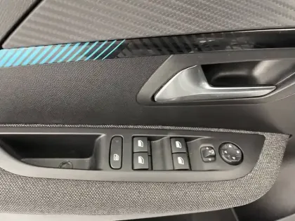 Photo 77 Peugeot 208  PureTech 100 S&S EAT8