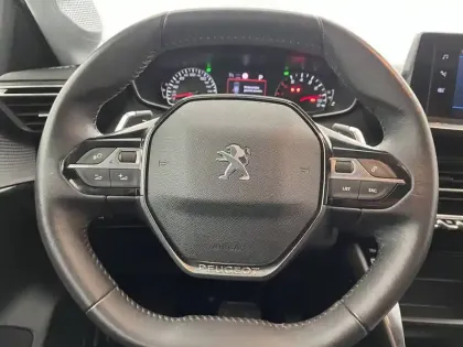 Photo 68 Peugeot 208  PureTech 100 S&S EAT8