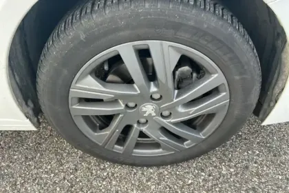 Photo 34 Peugeot 208  PureTech 100 S&S EAT8