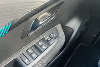 Photo 17 Peugeot 208  PureTech 100 S&S EAT8