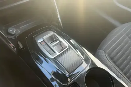 Photo 19 Peugeot 208  PureTech 100 S&S EAT8