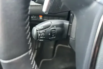 Photo 39 Peugeot 208  PureTech 100 S&S EAT8