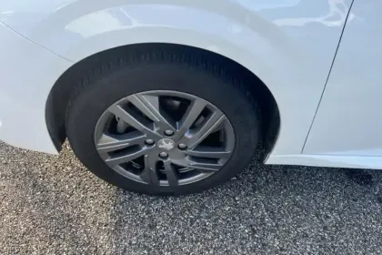 Photo 12 Peugeot 208  PureTech 100 S&S EAT8