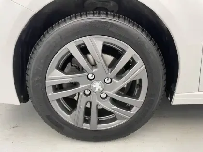 Photo 62 Peugeot 208  PureTech 100 S&S EAT8