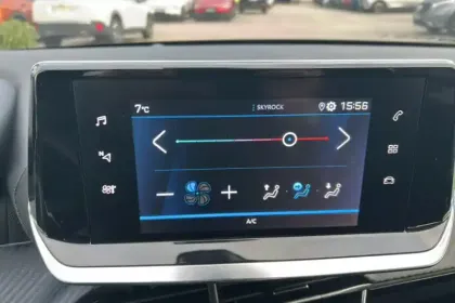 Photo 42 Peugeot 208  PureTech 100 S&S EAT8