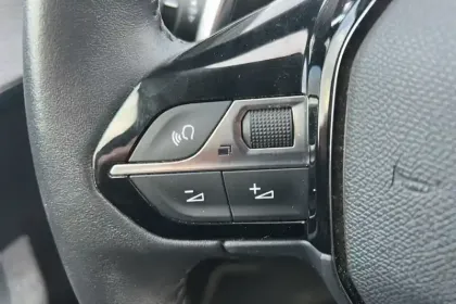 Photo 38 Peugeot 208  PureTech 100 S&S EAT8