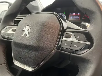 Photo 74 Peugeot 208  PureTech 100 S&S EAT8