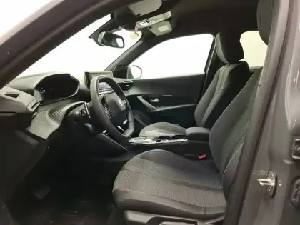 Photo 51 Peugeot 2008  Hybrid 136 e-DCS6