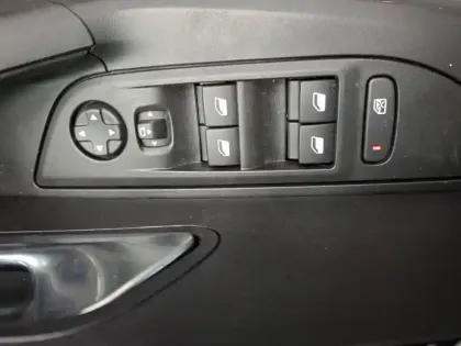 Photo 94 Peugeot 2008  Hybrid 136 e-DCS6