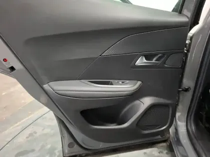 Photo 53 Peugeot 2008  Hybrid 136 e-DCS6