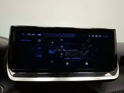 Photo 102 Peugeot 2008  Hybrid 136 e-DCS6