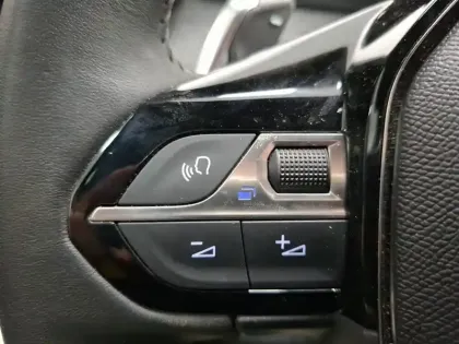 Photo 96 Peugeot 2008  Hybrid 136 e-DCS6