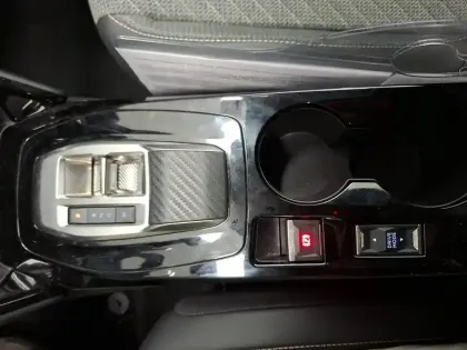 Photo 71 Peugeot 2008  Hybrid 136 e-DCS6