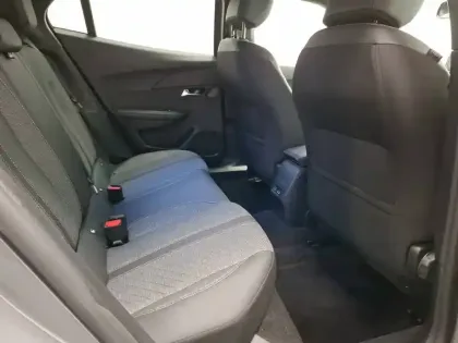 Photo 36 Peugeot 2008  Hybrid 136 e-DCS6