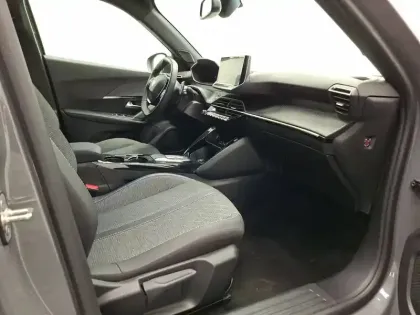 Photo 113 Peugeot 2008  Hybrid 136 e-DCS6