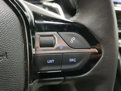 Photo 95 Peugeot 2008  Hybrid 136 e-DCS6