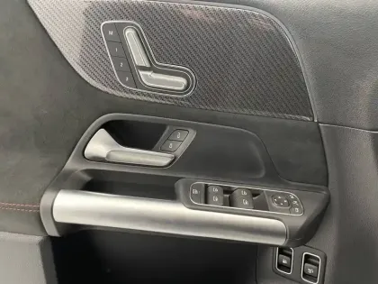 Photo 26 Mercedes GLA  250 e 8G-DCT