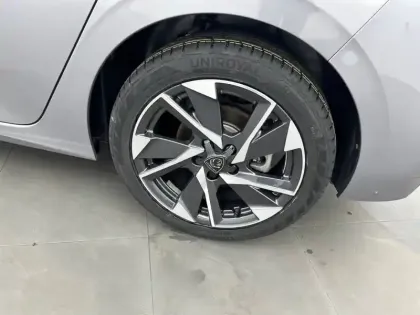 Photo 12 Peugeot 308  BlueHDi 130ch S&S EAT8