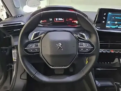 Photo 8 Peugeot 2008  BlueHDi 130 S&S EAT8