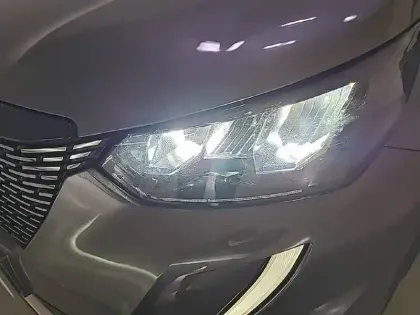 Photo 15 Peugeot 2008  BlueHDi 130 S&S EAT8