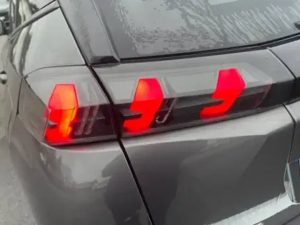 Photo 16 Peugeot 2008  BlueHDi 110 S&S BVM6