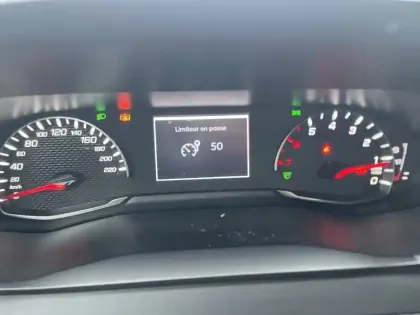 Photo 18 Peugeot 2008  BlueHDi 110 S&S BVM6