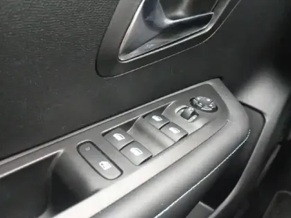 Photo 14 Peugeot 208  PureTech 100 S&S EAT8