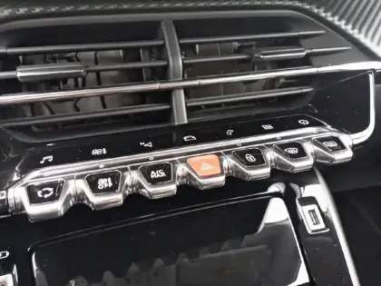 Photo 23 Peugeot 208  PureTech 100 S&S EAT8