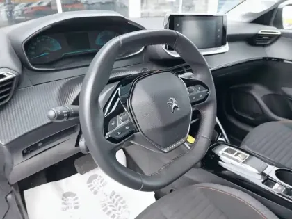 Photo 8 Peugeot 208  Electrique 50 kWh 136ch