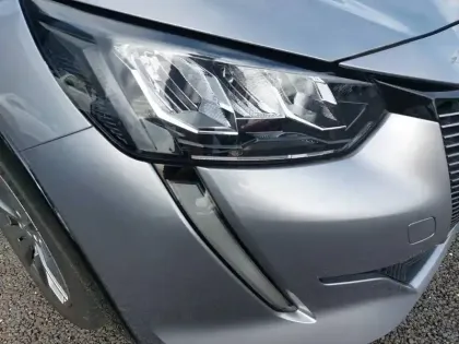 Photo 15 Peugeot 208  Electrique 50 kWh 136ch