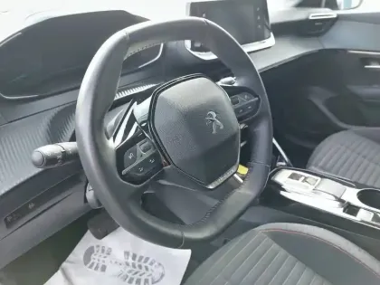 Photo 8 Peugeot 208  Electrique 50 kWh 136ch