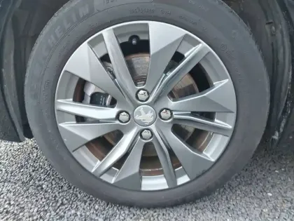 Photo 12 Peugeot 208  Electrique 50 kWh 136ch