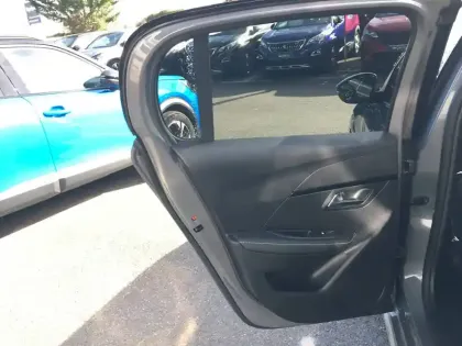 Photo 57 Peugeot 208  Hybrid 100 e-DCS6