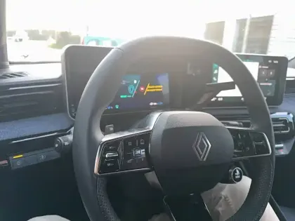 Photo 7 Renault 4 Renault  E-Tech Electrique 150 ch autonomie confort