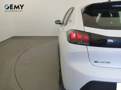 Photo 15 Peugeot 208  Electrique 50 kWh 136ch