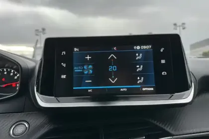 Photo 16 Peugeot 2008  PureTech 130 S&S EAT8