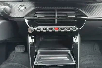 Photo 18 Peugeot 2008  PureTech 130 S&S EAT8