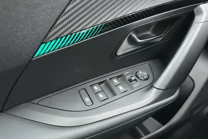 Photo 20 Peugeot 2008  PureTech 130 S&S EAT8