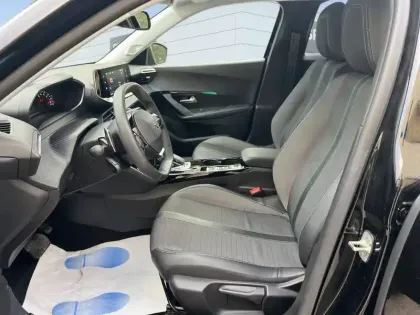 Photo 8 Peugeot 2008  PureTech 130 S&S EAT8