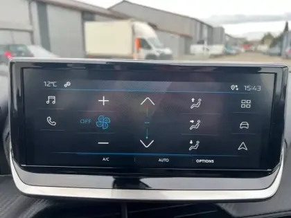 Photo 13 Peugeot 2008  PureTech 100 S&S BVM6