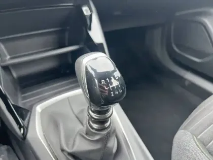 Photo 17 Peugeot 2008  PureTech 100 S&S BVM6