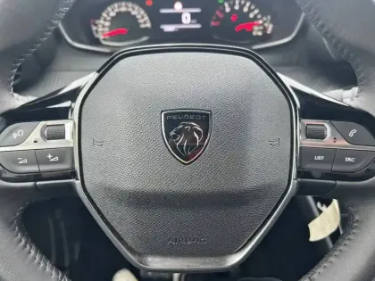 Photo 18 Peugeot 2008  PureTech 100 S&S BVM6