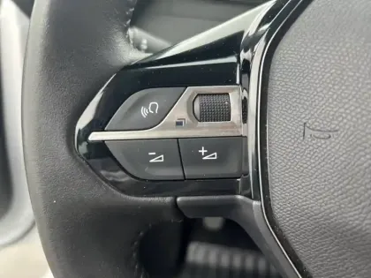 Photo 18 Peugeot 208  PureTech 100 S&S BVM6