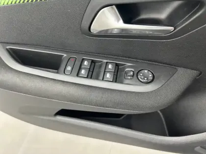 Photo 14 Peugeot 208  PureTech 100 S&S BVM6