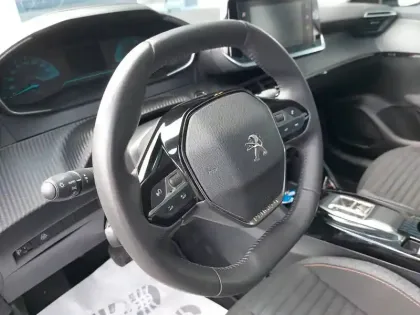 Photo 8 Peugeot 208  Electrique 50 kWh 136ch