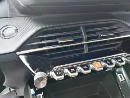 Photo 18 Peugeot 208  Electrique 50 kWh 136ch