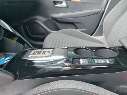 Photo 13 Peugeot 208  Electrique 50 kWh 136ch