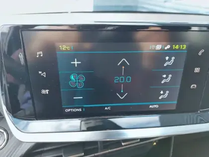 Photo 17 Peugeot 208  Electrique 50 kWh 136ch