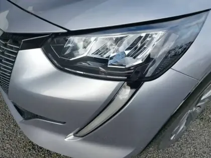 Photo 15 Peugeot 208  Electrique 50 kWh 136ch